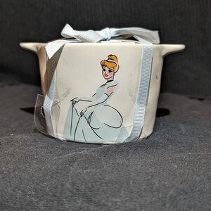 Rae Dunn, Cinderella measuring cups